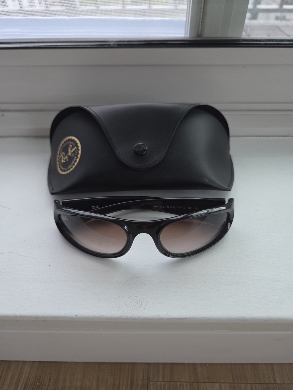 Ray-Ban Black Frame Sunglasses with Brown Gradient Lenses
